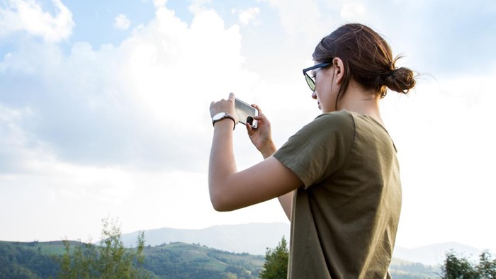 8 Ciri Kepribadian Orang yang Suka Memotret Langit, Punya Sisi Unik yang Menarik