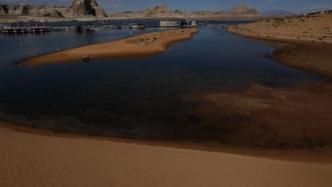 BIG WATER, UTAH- JULY 30: Low water levels are visible at the Wahweap Boat Rental marina at Lake Powell on July 30, 2026 in Big Water, Utah. In July, the combined water of Lake Mead and Lake Powell, the country's two biggest reservoirs, fell to their