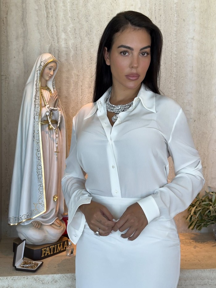 Georgina Rodriguez menikah dalam balutan busana putih dari Gucci