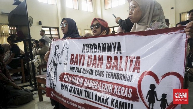 Sidang perdana dugaan kasus kekerasan dan penelantaran anak oleh Daycare Little Aresha mengungkap berbagai dugaan tindakan tak manusiawi.