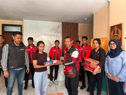 Pemain Soekarno Cup Gotong Royong Bantu Mahasiswa NTT di Surabaya