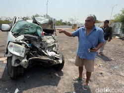 Detik-detik Kecelakaan Maut Ambulans Pasutri Bawa Jenazah Anak di Tol Batang