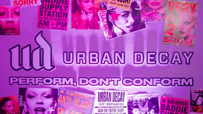 Kembalinya Sang Legenda! Urban Decay Kembali ke Indonesia, Siap Bikin Makeup Y2K & Centil Kamu Awet 24 Jam