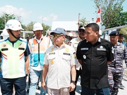Mendagri Cek Lokasi Terdampak Gempa di Pelabuhan Laurentius Say Maumere