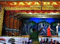 Oknum Satpol PP Cirebon Ribut di Panggung Sandiwara Berujung Sanksi