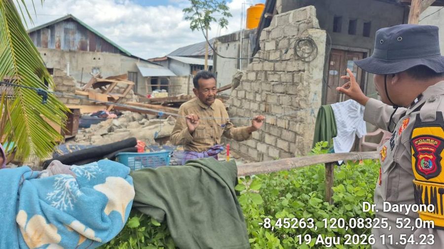Kondisi rumah penduduk setelah gempa di Desa Golo Sepang, Kec. Sepang, Manggarai Barat sekitar 100 rumah rusak terdampak Gempa Flores M7,7 pada 15 Agustus 2026. (Tangkapan layar X Daryono)