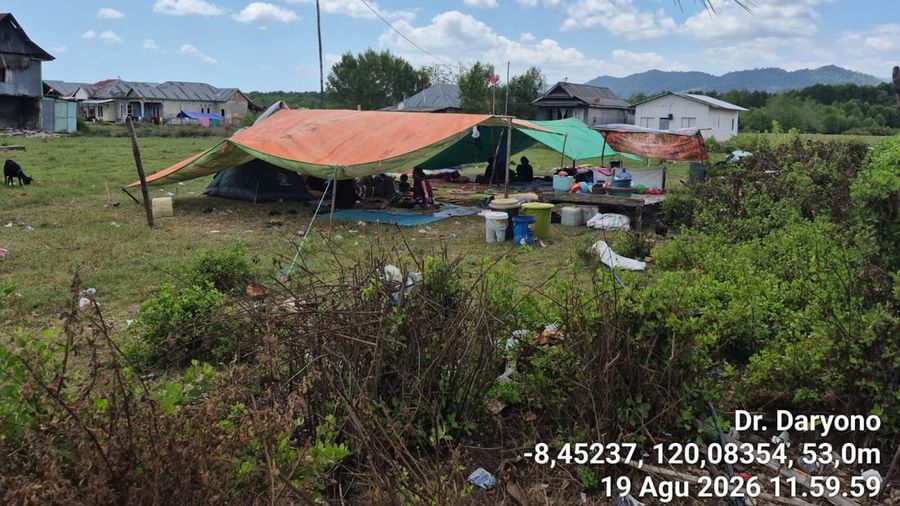Kondisi rumah penduduk setelah gempa di Desa Golo Sepang, Kec. Sepang, Manggarai Barat sekitar 100 rumah rusak terdampak Gempa Flores M7,7 pada 15 Agustus 2026. (Tangkapan layar X Daryono)