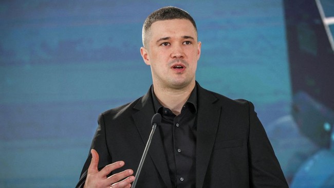 Menhan Ukraina pecatan Presiden Volodymyr Zelensky, Mykhailo Fedorov, mendesak pemerintah segera mencari cara untuk menggelar pemilihan umum.