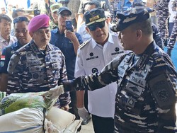 TNI AL Gagalkan Penyelundupan Pasir Timah 75,7 Ton di Babel, Ada Senpi Rakitan