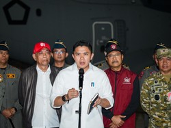 Pukul 04.00, Seskab Teddy & Mensos Kirim 65 Ton Bantuan ke NTT
