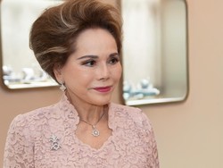 Ratna Sari Dewi Sukarno Curi Perhatian di Event Opening Butik Perhiasan