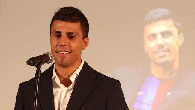 Soccer Football - Barcelona unveil Rodri - Spotify Camp Nou, Barcelona, Spain - August 18, 2026 New FC Barcelona player, Rodri during the presentation. REUTERS/Bruna Casas