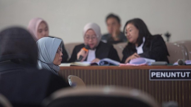 Sidang perdana dugaan kasus kekerasan dan penelantaran anak oleh Daycare Little Aresha mengungkap berbagai dugaan tindakan tak manusiawi.