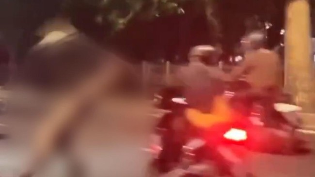 Viral Pria Bugil Ngamuk Serang Pengendara Motor di Lenteng Agung