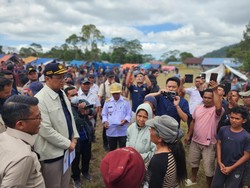 Purbaya Bawa Bantuan 1 Truk buat Korban Gempa NTT, Ada Selimut-Mi Instan