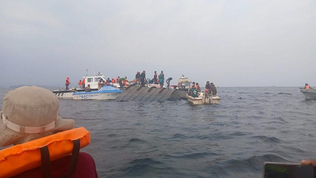 Kapal Feri Terbalik Dihantam Gelombang, 94 Orang Tewas