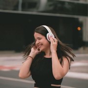 5 Zodiak yang Bisa Termotivasi Saat Mendengarkan Musik, Mood Langsung Naik Lagi!
