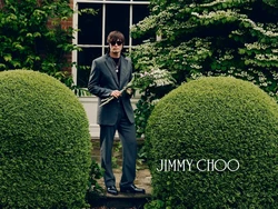 Rilis Koleksi Sepatu Bertema Mawar, Jimmy Choo Gandeng Petani Bunga Jadi Model