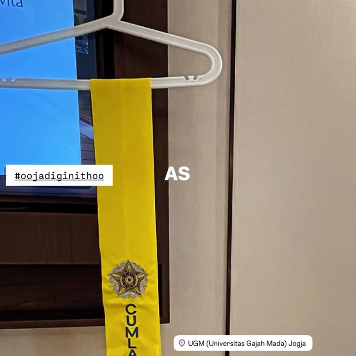 <p>Rangga diketahui berhasil menyelesaikan kuliahnya dengan meraih predikat cumlaude alias salah satu lulusan dengan nilai terbaik. Tentu, hal ini membuat sang ayah tak bisa menyembunyikan rasa bangganya. &ldquo;Bapak dan mama bangga, Rangga berhasil menyelesaikan studinya, sesuai dengan bidang yang dipilih sendiri, di kampus yang dipilihnya sendiri,&rdquo; tulis Pongki, dikutip dari laman Instagram <em>@pongki_barata,</em> Kamis (20/8/2026).&nbsp;(Foto: Instagram @sophienavita)</p>