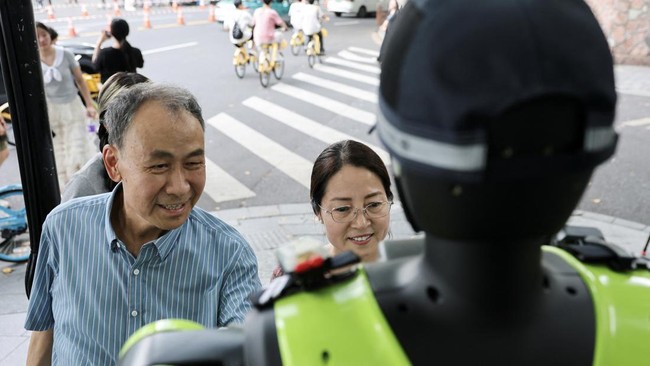 China Gantikan Manusia dengan Robot Pengatur Lalu Lintas