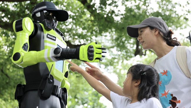 China Terjunkan Polisi Robot untuk Mengatur Lalu Lintas