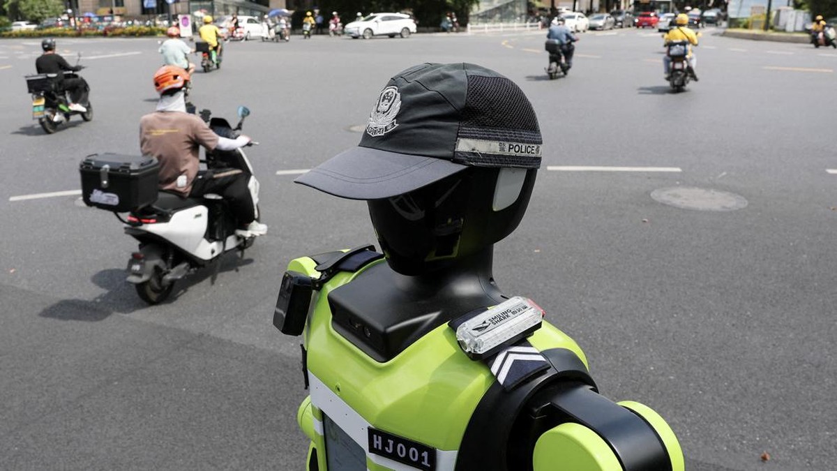 China Terjunkan Polisi Robot untuk Mengatur Lalu Lintas