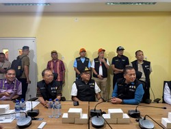 Iqbal dan Koster Sambangi Korban Gempa NTT, Disambut Laka Lena