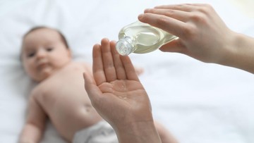 7 Minyak Kemiri Untuk Bayi Yang Bagus Dan Aman, Ada Pilihan Bunda?