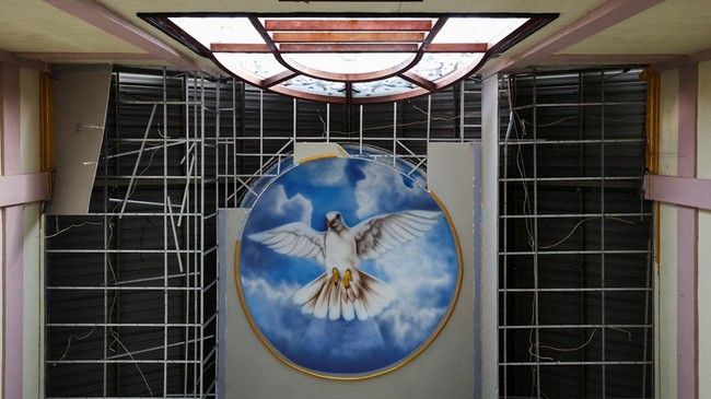 Religious paintings remain on the ceiling of the damaged St. Fransiskus Asisi-Karot church, in the aftermath of an earthquake, in Ruteng, Manggarai regency, East Nusa Tenggara province, Indonesia August 17, 2026. REUTERS/Willy Kurniawan
