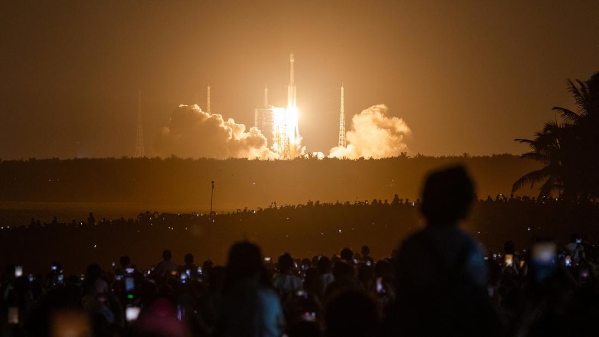 A Long March 7A rocket blasts off from the Wenchang Space Launch Site as thousands of people gather at Qishui Bay Beach to watch in Wenchang, Hainan province, China, August 10, 2026. On a sweltering August night, thousands on China's Hainan island th