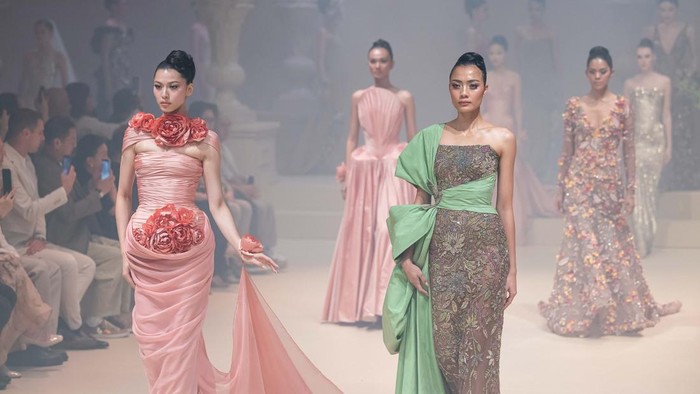 Koleksi Terbaru Yogie Pratama Rayakan Keindahan Tekstur dan Feminitas Modern