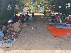 Pengungsi Gempa Nagekeo Masih Kekurangan Air Bersih hingga Popok Bayi