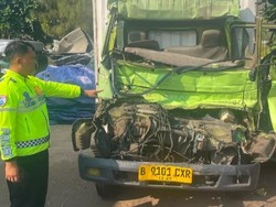 Kecelakaan 2 Truk di Tol Batang, 1 Orang Tewas