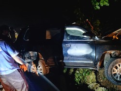 Mobil Dinas Bupati Biak Numfor Papua Terbalik, 4 Orang Luka