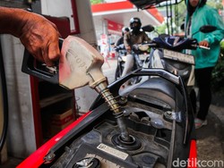 Benarkah Tuang Minyak Kayu Putih ke Tangki Bensin Bisa Bikin Irit?
