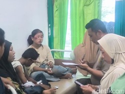 Pikap Bawa Belasan Penumpang Terguling di Jalan Lintas Sape-Bima