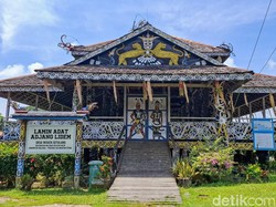 Mengunjungi Rumah Lamin Adat Adjang Lidem yang Kaya Makna