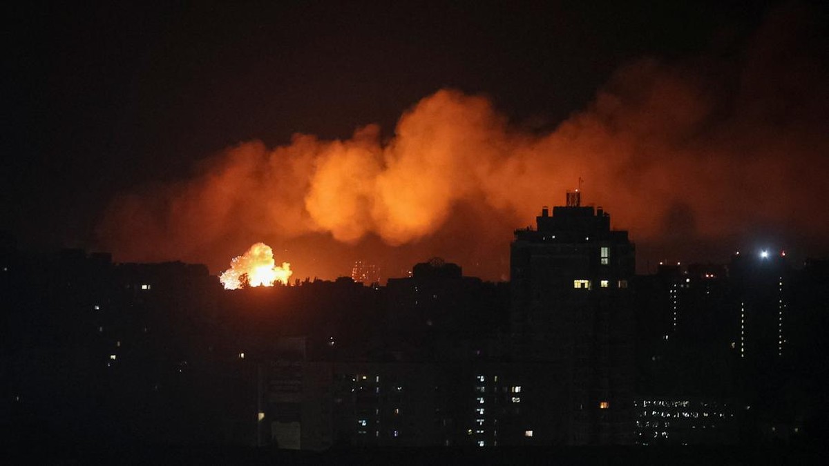 Api Berkobar di Langit, Potret Rudal Putin Ngamuk di Ibu Kota Ukraina