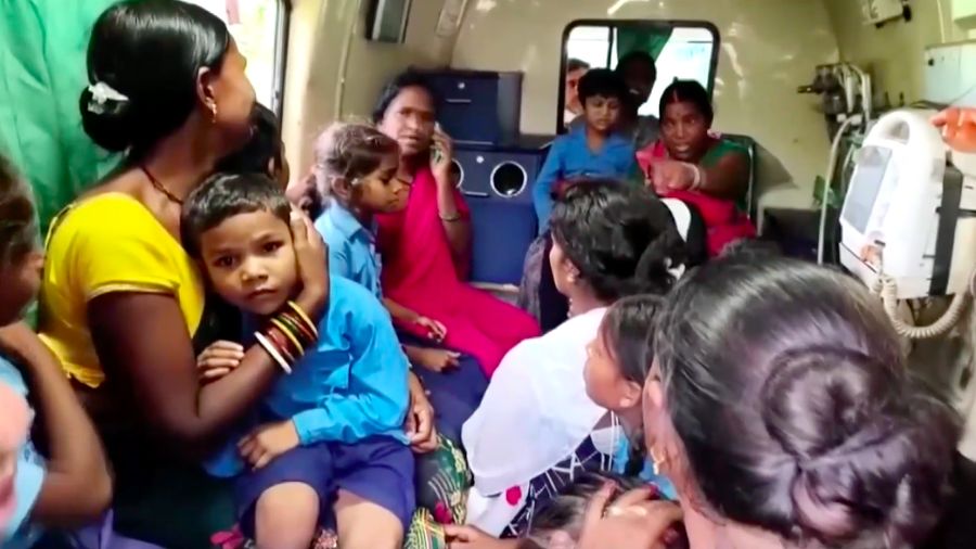 Setidaknya 34 siswa dilaporkan jatuh sakit setelah menyantap makanan nan diduga terkontaminasi saat jam makan di sebuah sekolah negeri di negara bagian Bihar, India timur, pada Rabu (19/8/2026).