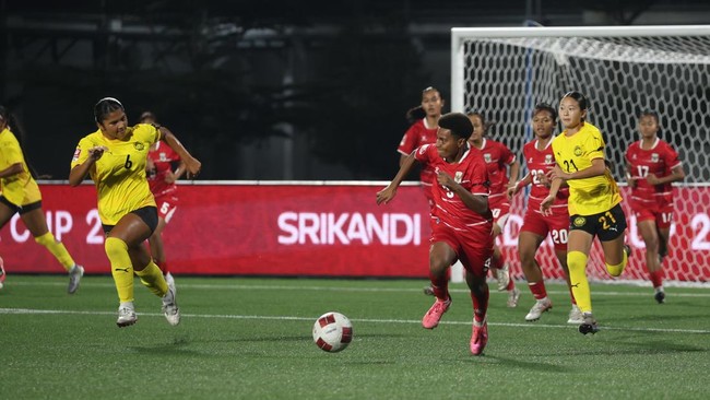 Timnas Putri U-16 Indonesia - Garuda Pertiwi memastikan diri menjejakkan kaki ke babak semifinal Srikandi Merdeka Cup persembahan Caffino usai mengalahkan Malaysia dalam laga lanjutan kualifikasi Grup B. Bertanding di fasilitas milik Bakti Olahraga D