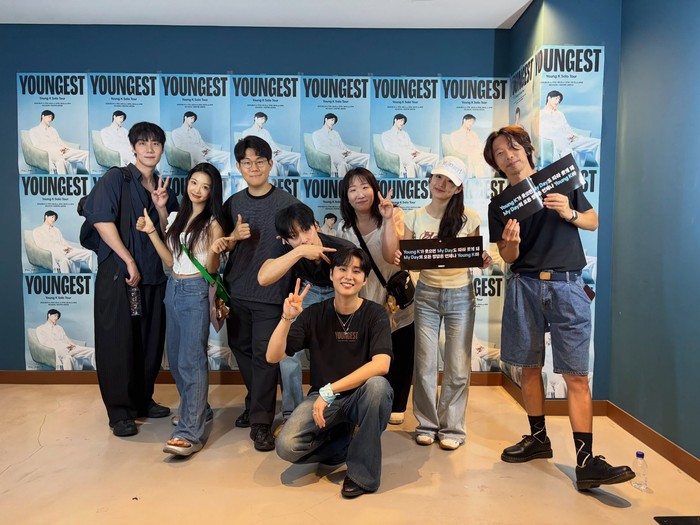 Tak sendirian, ia ternyata juga menonton konser bersama tim drama My Royal Nemesis. Meski tak masuk setlist konser, Young K akhirnya menyanyikan OST &lsquo;Season of Us&rsquo; langsung di hadapan Heo Nam Jun dan tim drama tersebut./ Foto: instagram.com/namjun0609