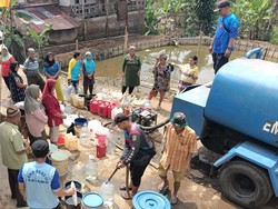 Jeritan Warga Salawu Kesulitan Air, Tagana Tasikmalaya Bergerak