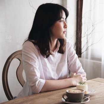 6 Warna Pakaian yang Identik dengan Tipe Kepribadian Introvert