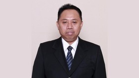 KPK menahan Rektor Unsoed Akhmad Sodiq dan Wakil Rektor III Unsoed, Norman Arie Prayoga terkait dugaan pemerasan dalam penerimaan mahasiswa baru.