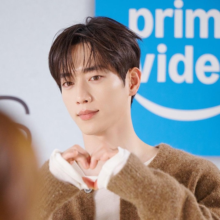 <p>Seo Kang Joon mendapat pujian dari tim produksi karena karakternya yang menyatu dengan sempurna dan berhasil menggambarkan keraguannya dalam hubungan. (Foto: Instagram @manofcreation_offiicial)</p>