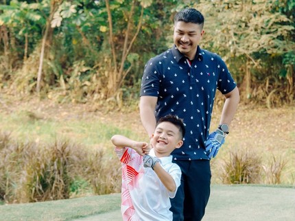 7 Potret Seru Dante Anak Chelsea Olivia & Glenn Alinskie Main Golf Bareng Sang Ayah