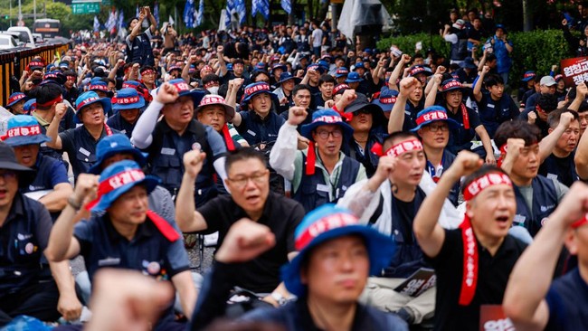 Potret Puluhan Ribu Buruh Hyundai Mogok, Produksi Mobil Korea Terancam