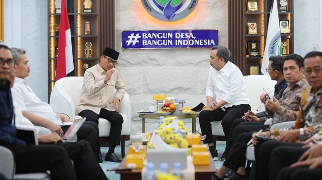 Bupati Jember, Gus Fawait saat bertemu Menteri Kementerian Desa dan Pembangunan Daerah Tertinggal (Kemendes PDT Yandri Susanto di Jakarta, Jumat (21/8/2026)