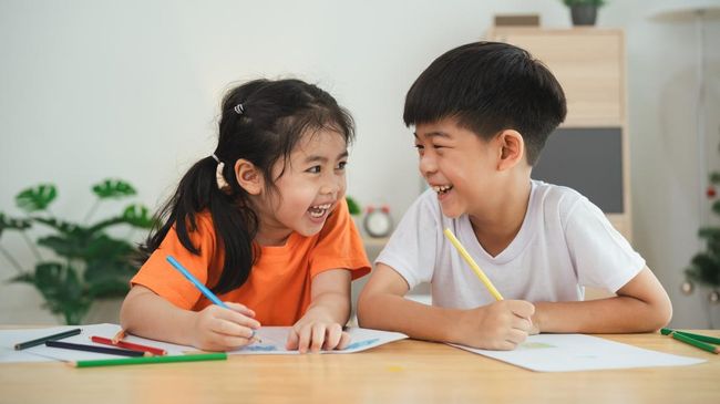 Umur Berapa Anak Mulai Bisa Naksir Lawan Jenis?