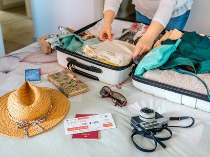 11 Ciri Kepribadian Orang yang Suka Bawa Barang Berlebihan saat Traveling